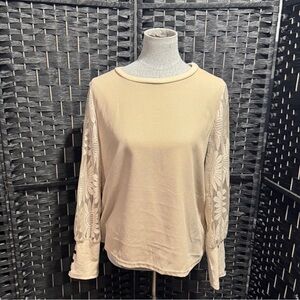 3/25🙂 Elegant Cream Lace Sleeve Women's Top. Waffle weave bodice. Amazon